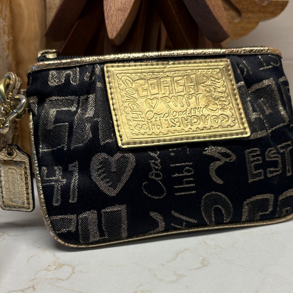 Coach Poppy Wristlet Black and Gold EUC
